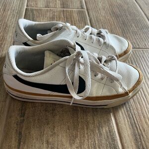 Nike Court Legacy White and Black